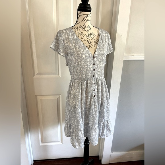 Dresses & Skirts - White floral on blue baby doll dress, ruffle, tiered, cap sleeves, large NWOT